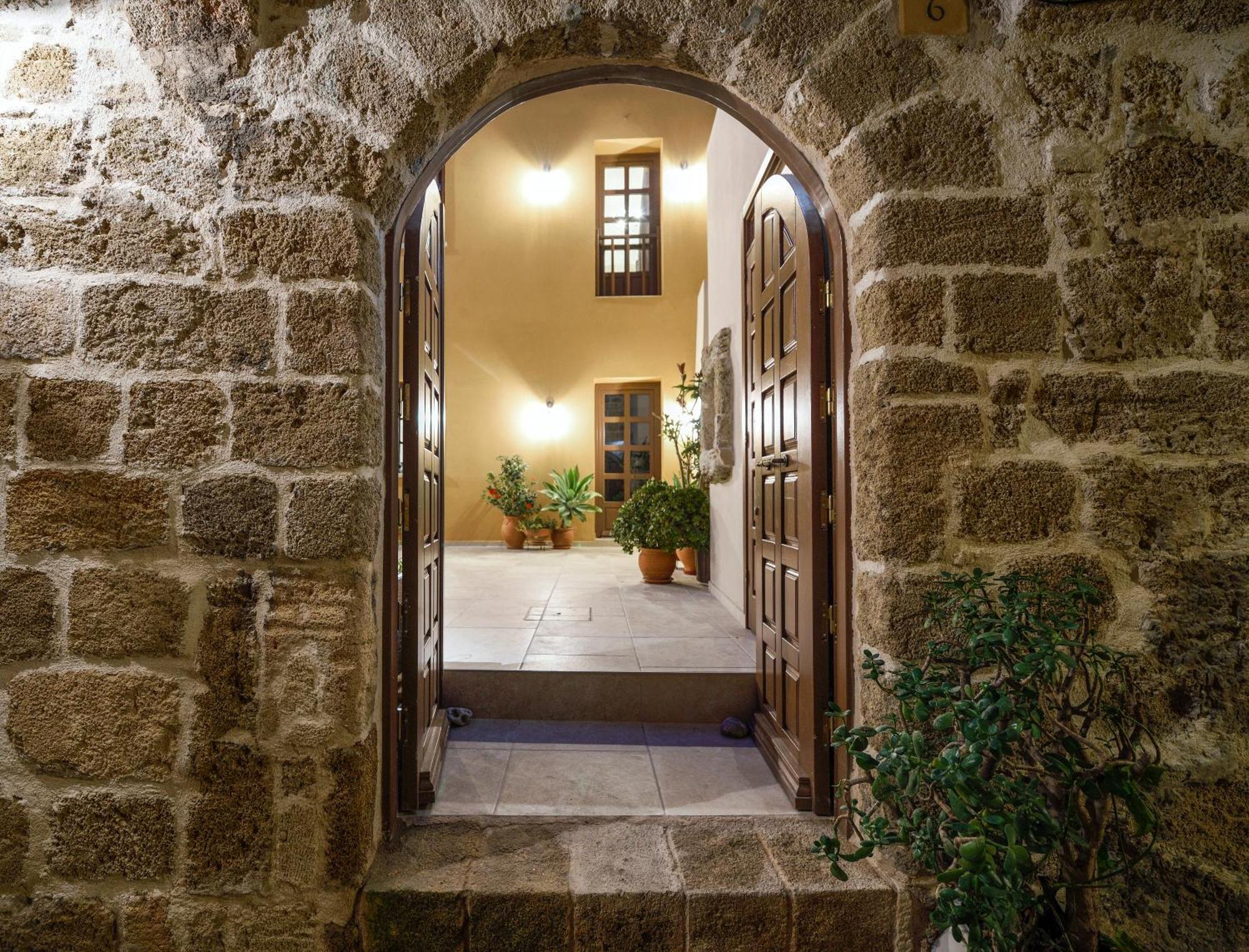Spanish Knights Inn Rhodes City Bagian luar foto