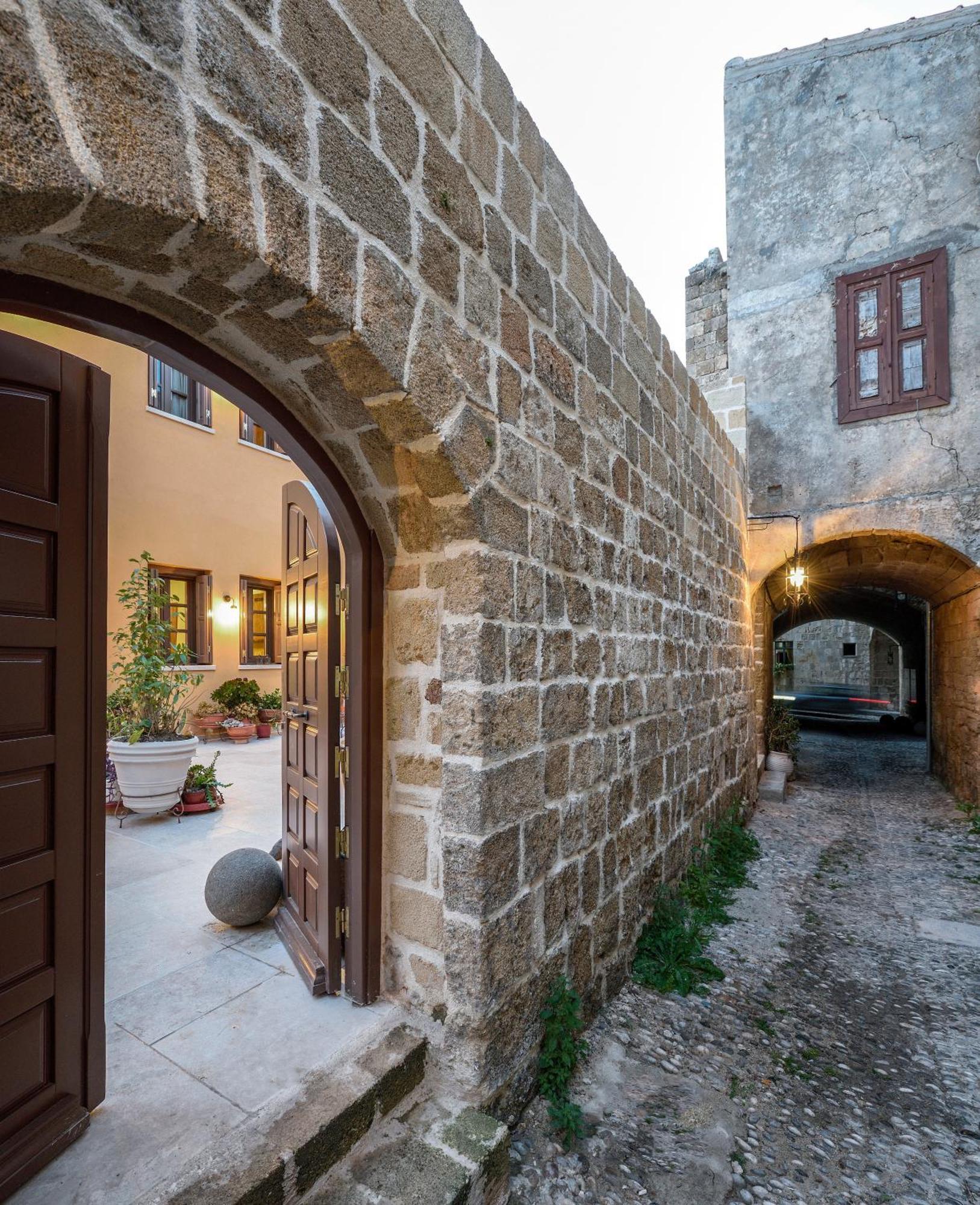 Spanish Knights Inn Rhodes City Bagian luar foto