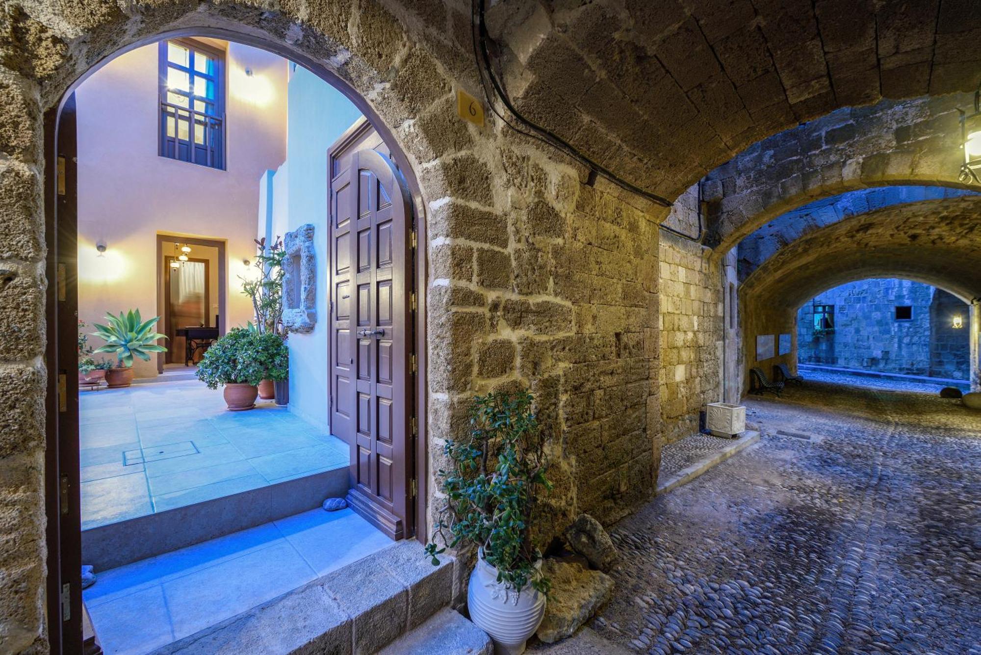 Spanish Knights Inn Rhodes City Bagian luar foto